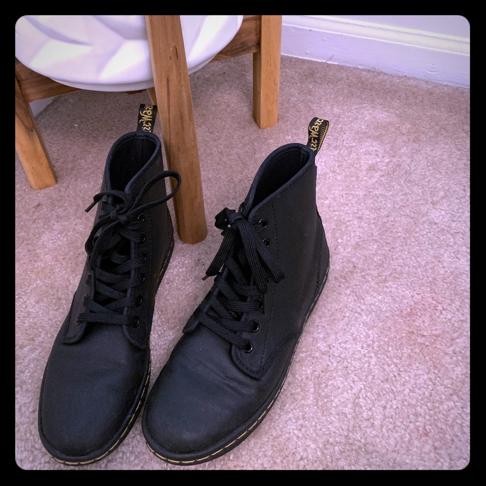 Dr. Martens Shoreditch GREASY Black Boots